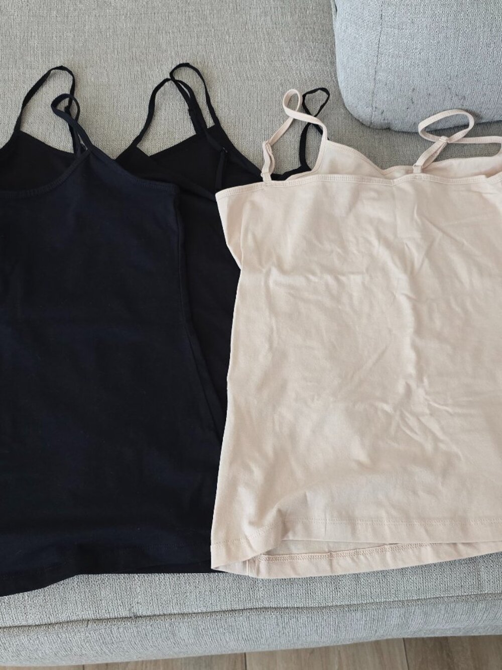 Lot of 4 camis. Black and beige. Size M Sonoma and Time and true. Medium